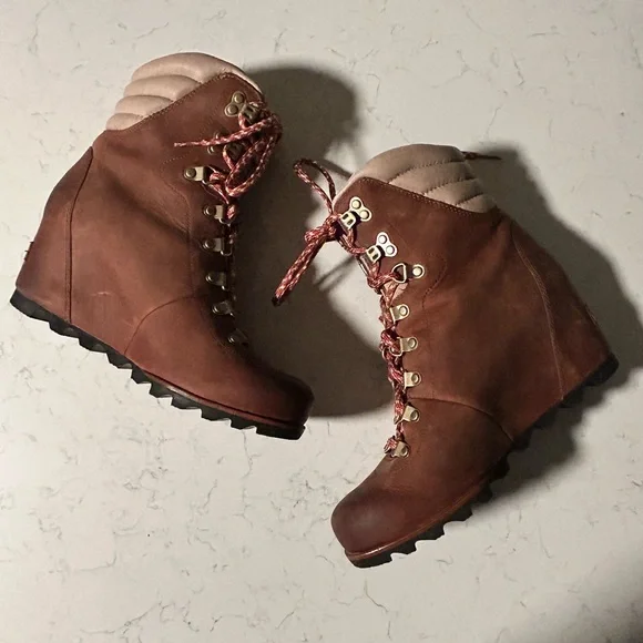 Sorel Conquest Women's Brown Wedge Heeled Boots - Picture 5 of 12